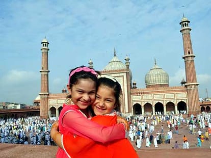 Why did not get status of a protected monument Jama Masjid?