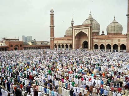 Why did not get status of a protected monument Jama Masjid?