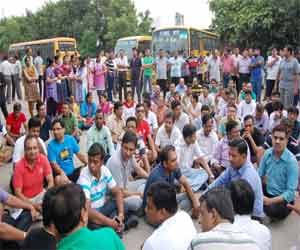 Parents have up to 4 hours to perform the prayers and devotional songs