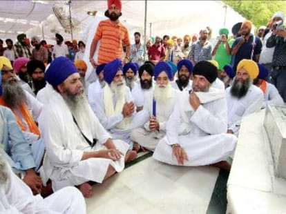 jagdish jhinda allaged badal family for guru granth sahib insult
