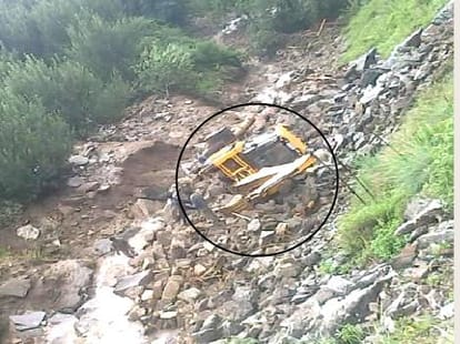 Land sliding in Morni area, 5 family survivors