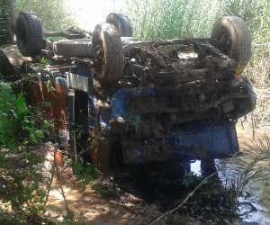 truck fall in to canal, 3 dead, 33 injured