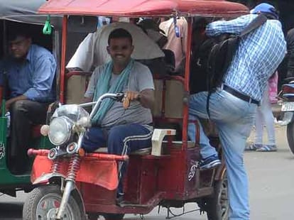 decision on e-rickshaw by delhi high cort.