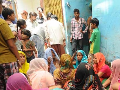 Kid falls in boiling oil after e-rikshaw hit
