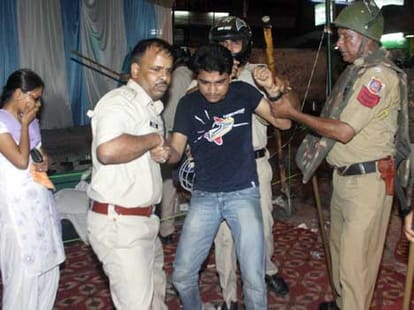 upsc students protest in mukharjinagar, condition like curfew