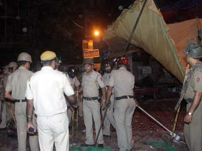 upsc students protest in mukharjinagar, condition like curfew