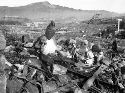 american pilot died who killed japanies by atomic boms