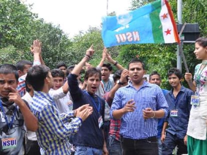 protest against fees hike all over himachal
