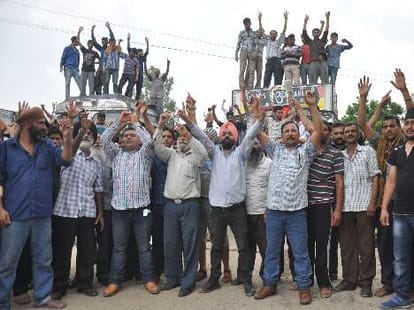 JK tanker drivers on strike hold protests over attacks