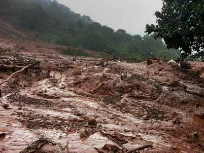 21 died in pune landslide
