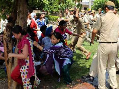 Lathi charge on Computer teacher in panchkula