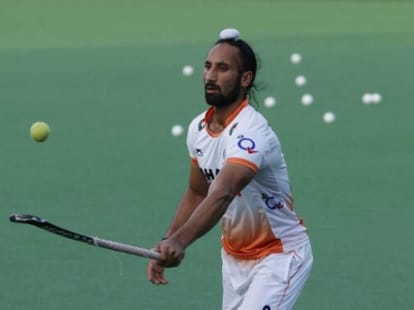 sardar singh banned for semifinal match_sv 