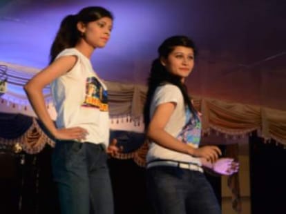 gujrat police said to girl don't wear jeans.