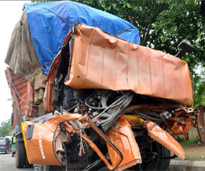 two brothers died on road accident at yamuna expressway