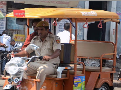 Smart e-rickshaw will intoduce in delhi.