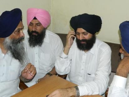 hsgmc issue, police attack workers