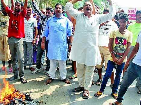 protest against attack on congress leader