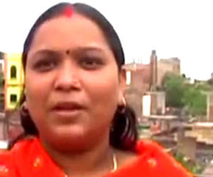Bihar: Woman MLA resist eviction in assembly