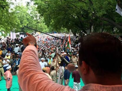 bjp leader jagdish mukhi's son texted to form government