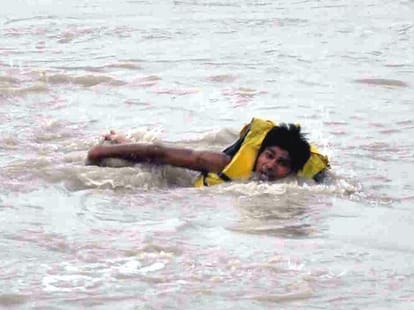four drowned in river.