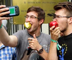 people of poland oppose russia by eating apple