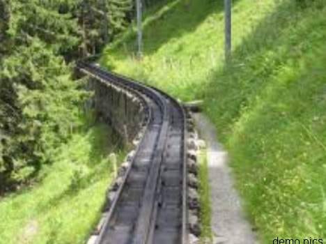 Death of elderly slip under the train