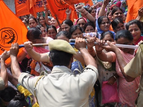 Anganbadi Caryktri protest aginst govt