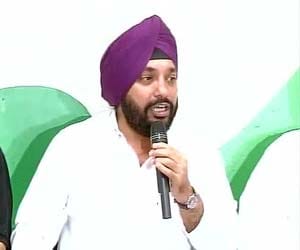 Congress alleges bjp for breaching code of conduct.