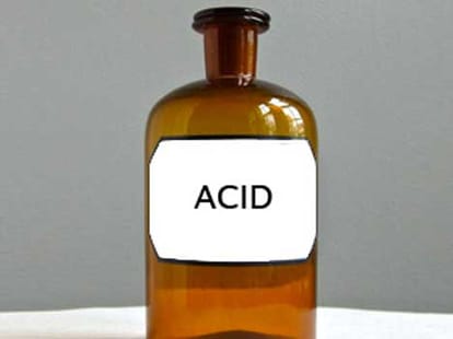 neighbour throws acid on a young girl.