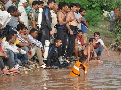 The student did not get immersed in Tawi