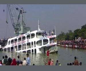 boat with 200 passengers sinks in bangladesh river