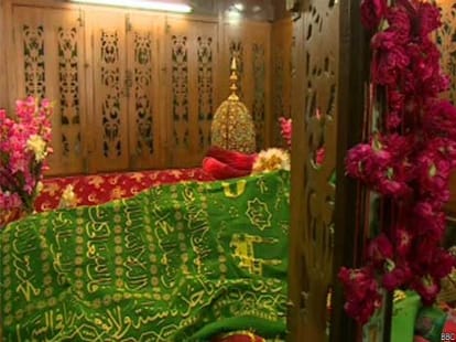 pakistan sufi shrine threat from taliban