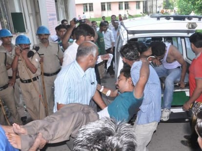 Gang war in Subhash Place Delhi.