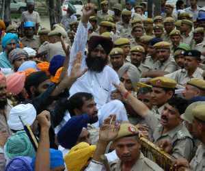 Wrangling and Skirmish between HSGMC supporters and police