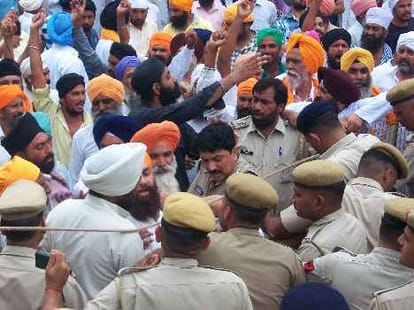SGPC Took Charge Back of 2 Gurudwaras