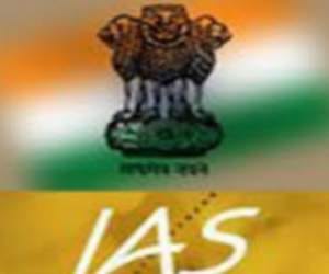 sr ias officer forcefully tries to enter girls hostel.