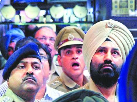 police inspector in eve teasing arrest