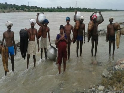 pregnant women jumped in to the river