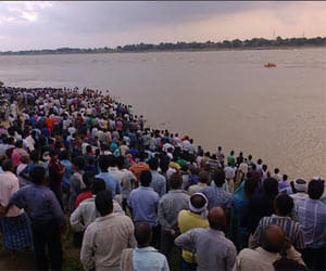 six more bodies found in boad accident