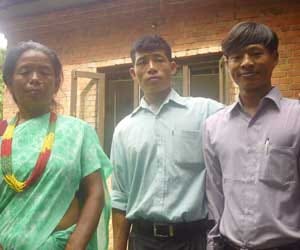 amar ujala team meet with jeet bahadur and his family
