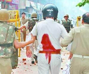akhilesh govt will not give compensation to injured policeman