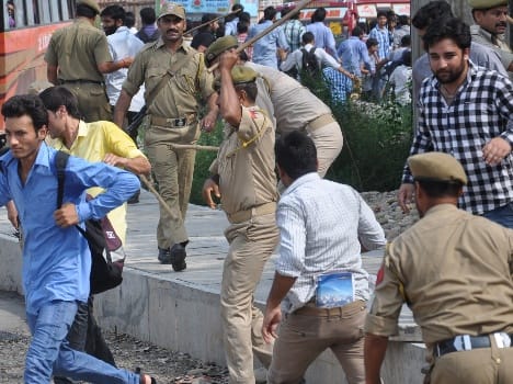 lathicharge on employees in srinagar