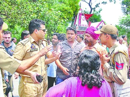woman's protest against the congress workers