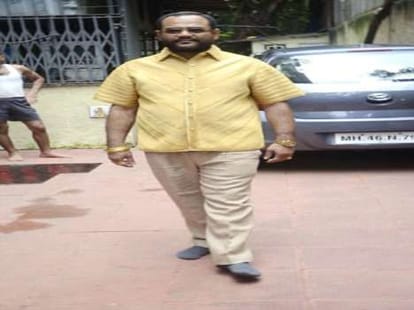 man who wears shirt worth 4 kilo gold