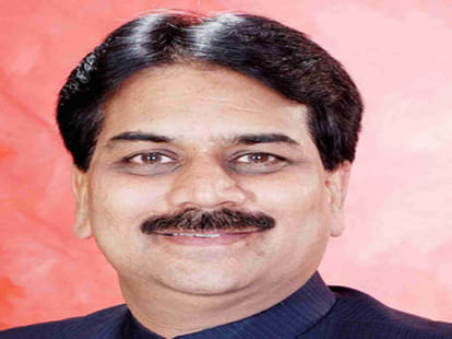 Ink thrown at Maharashtra Cooperation Minister