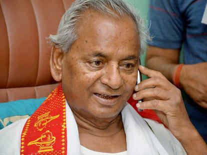 samajwadi party critisizes up governor.