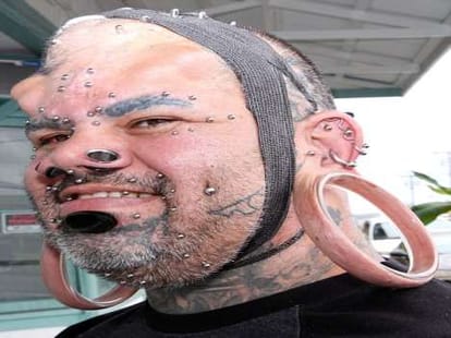 man with largest earlobes in the world