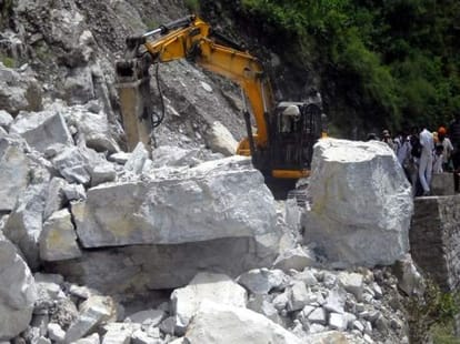 dispute on kedarnath reconstruction