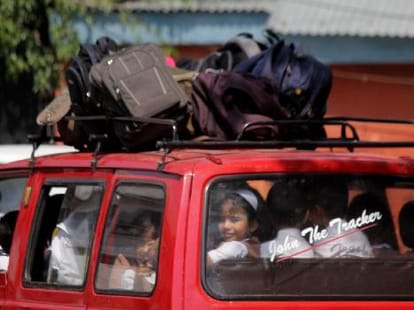 school vans in srinagar violating traffic rules