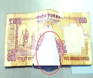 shopkeeper gave fake notes to servant?